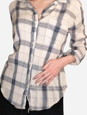 American Eagle Outfitters Cream and Blue Plaid Button-Down Shirt
